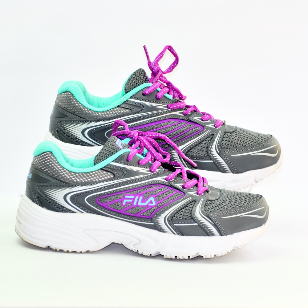 Size 7 FILA Women Sneakers